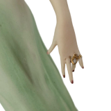 Детализация пальчиков и бижутерии статуэтки дама