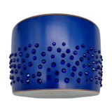 Крупный план кристаллов Swarovski на чашке чайного сервиза