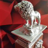 Благородный лев на часах из мрамора, Италия