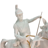 Фарфоровый всадник на бронзовой подставке крупным планом