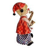 Маленький клоун с саксофоном вид сбоку