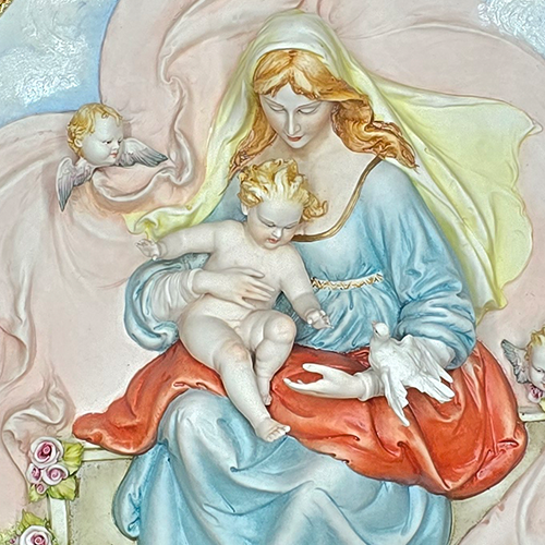 Картина барельеф «Мадонна с ангелами и голубями»,фарфор, Италия